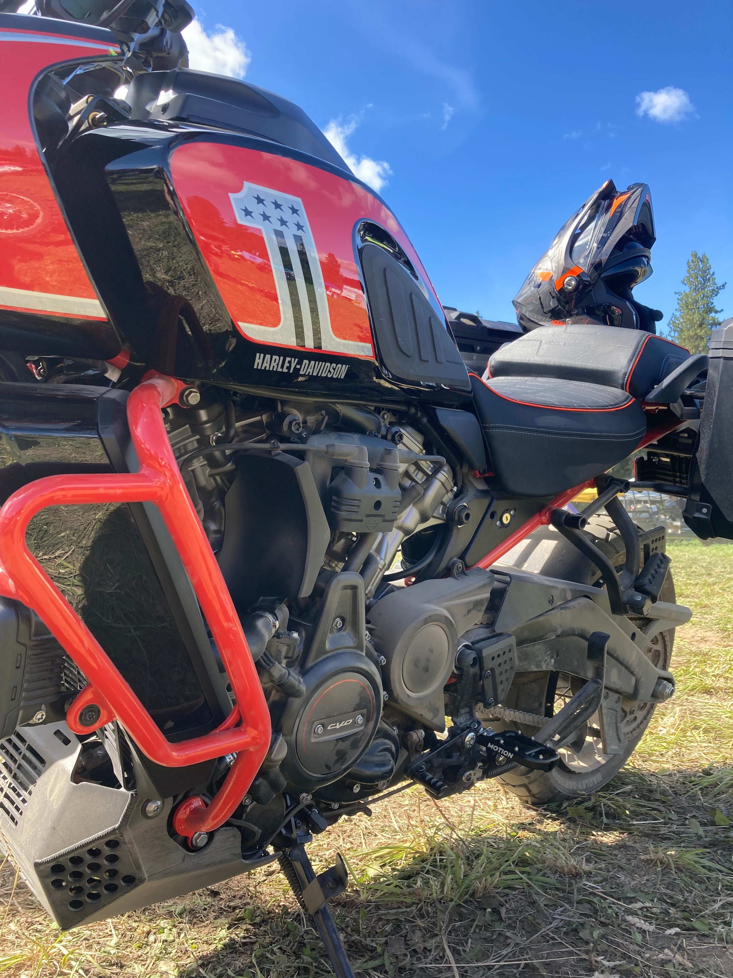 SUR model FITS: Harley-Davidson Pan America, Softtail, Street Bob, Livewire