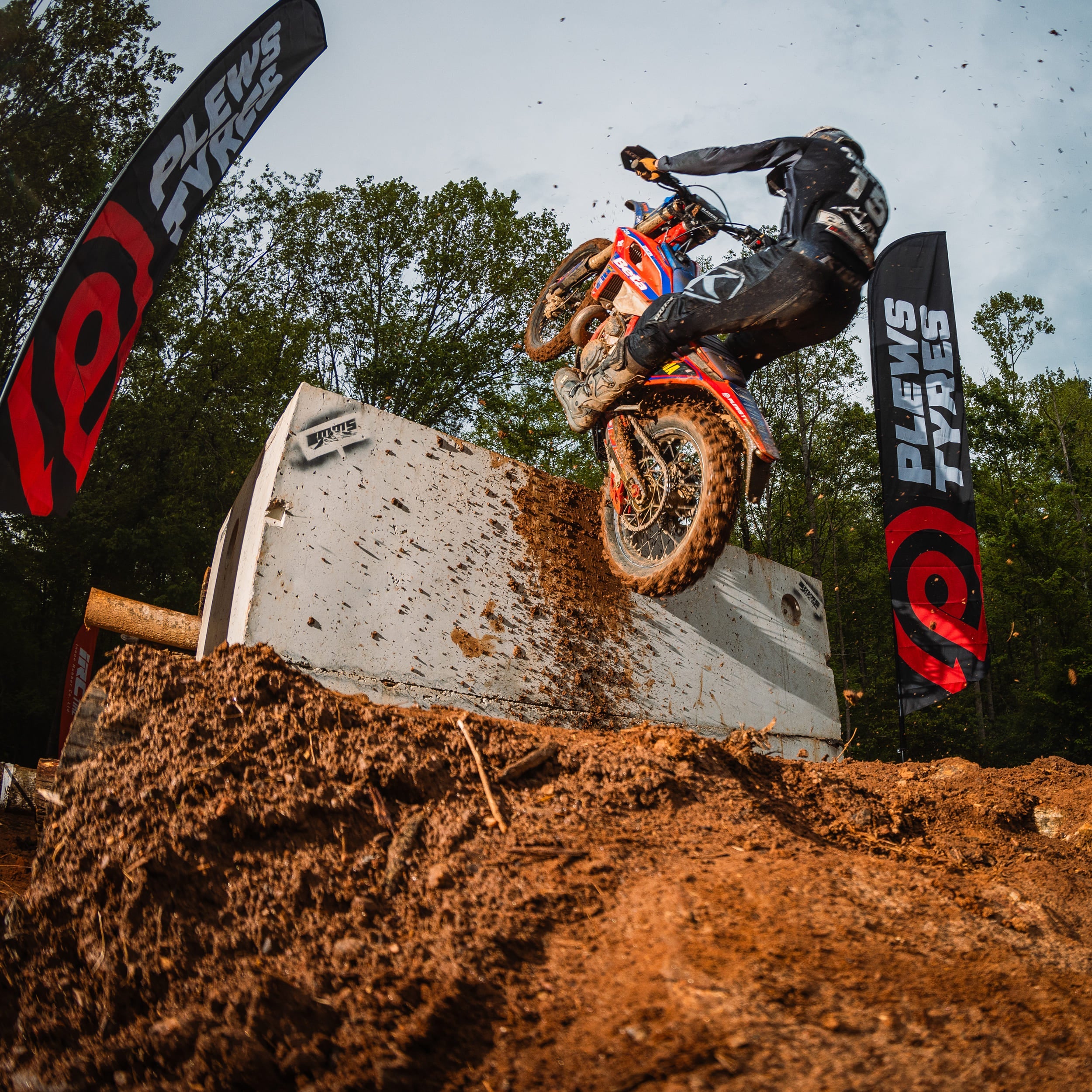 Plews Tyres - EN1 GRAND PRIX - EXTREME - THE TOUGH ONE "SPEC-B" - Gummy Enduro Rear Tire