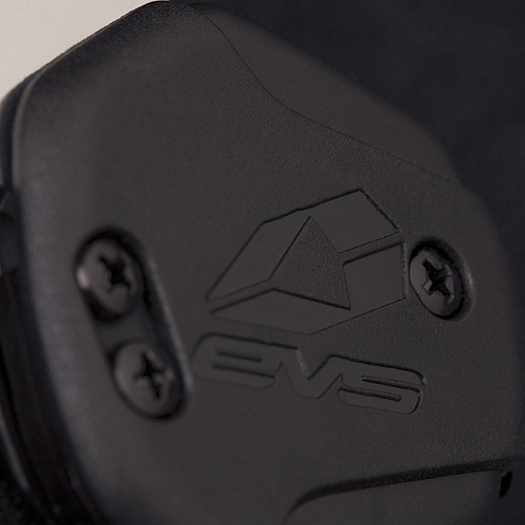 Axis Pro Knee Brace