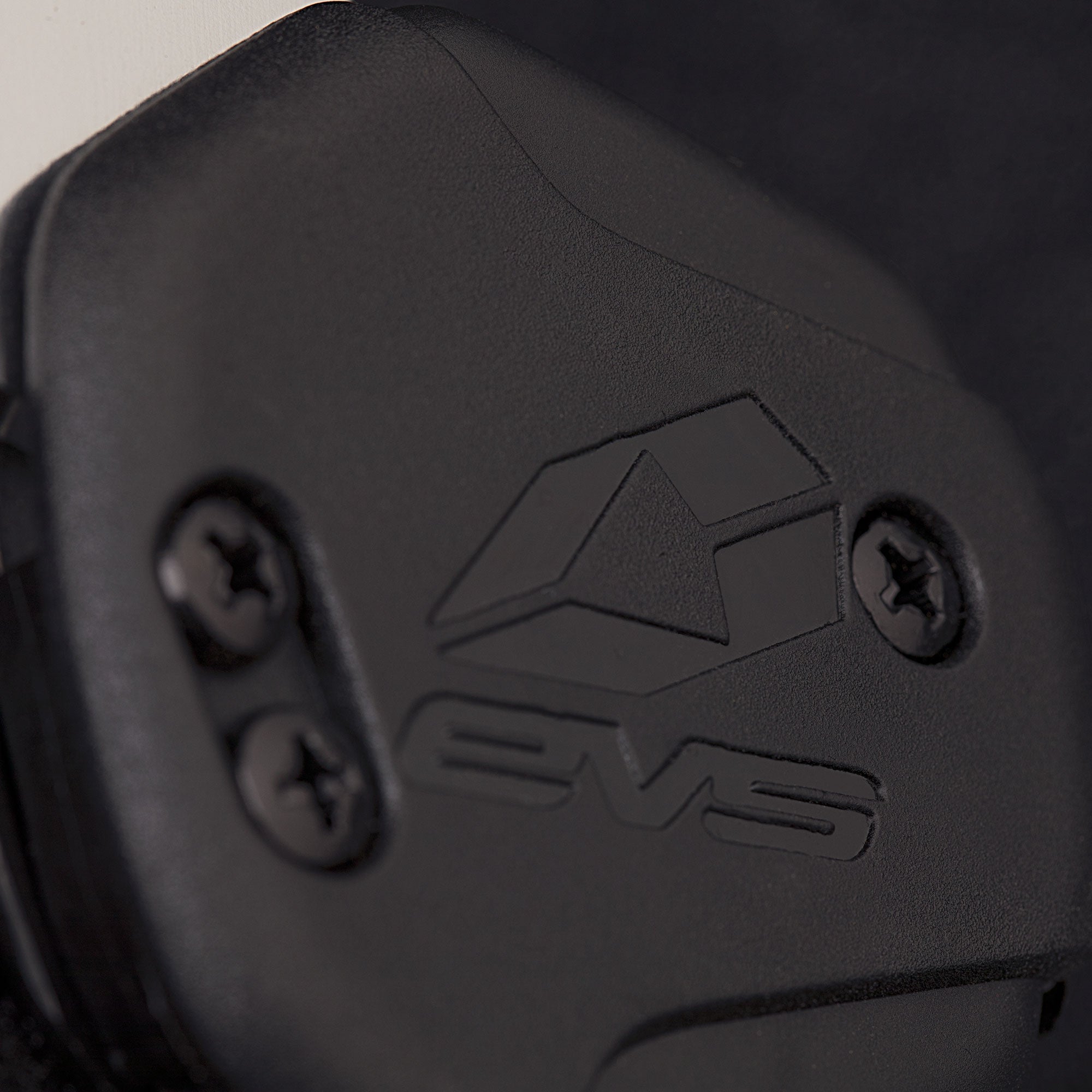 Axis Pro Knee Brace