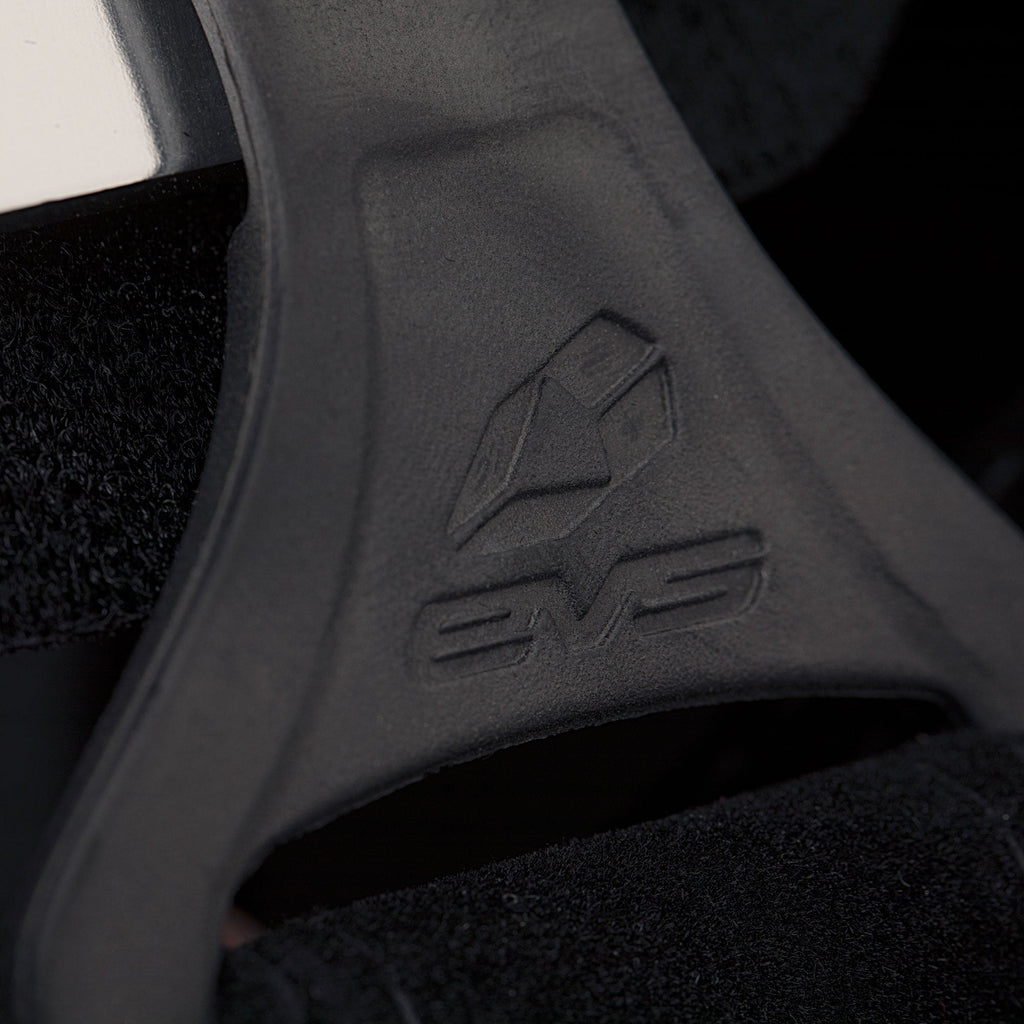 Axis Pro Knee Brace